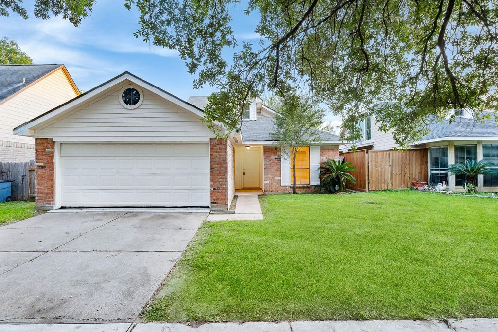 13527 Avonshire Drive, Houston, TX 77083