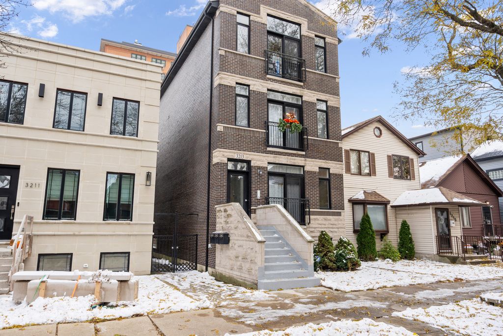 3213 S Wells Street 1, Chicago, IL 60616