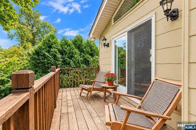 32 Stanley Avenue, Nutley, NJ 07110