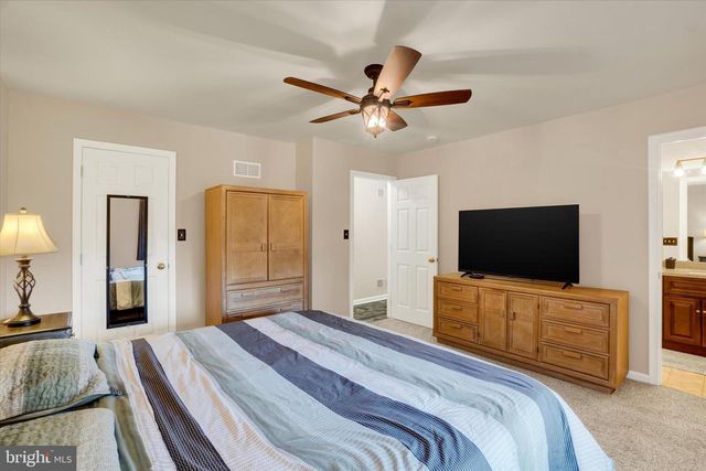 2202 WEEPING WILLOW LN, Mount Joy, PA 17552