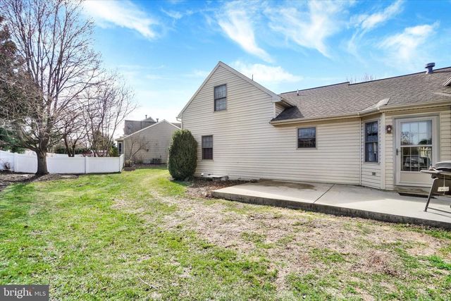 2202 WEEPING WILLOW LN, Mount Joy, PA 17552