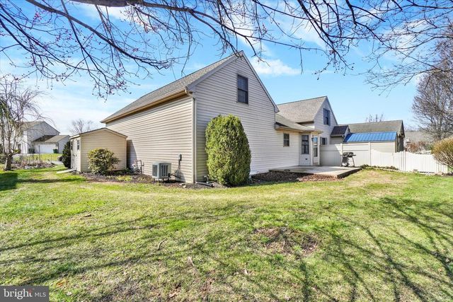 2202 WEEPING WILLOW LN, Mount Joy, PA 17552