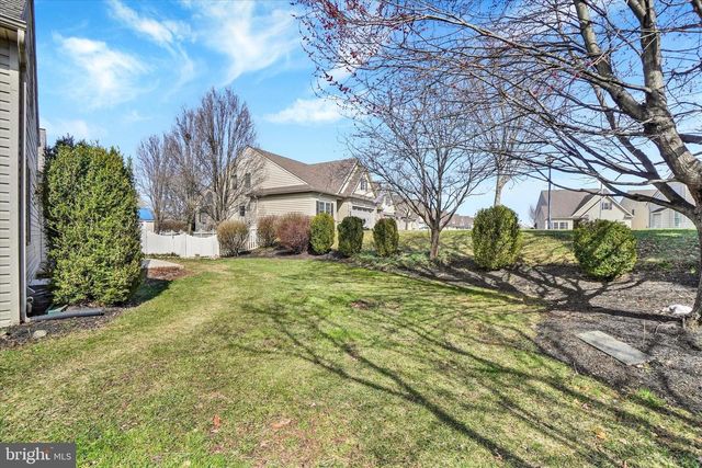 2202 WEEPING WILLOW LN, Mount Joy, PA 17552