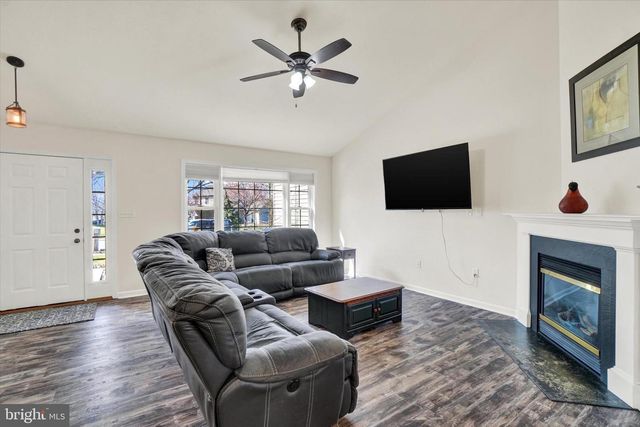 2202 WEEPING WILLOW LN, Mount Joy, PA 17552