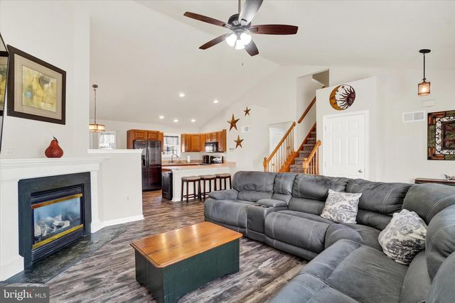 2202 WEEPING WILLOW LN, Mount Joy, PA 17552