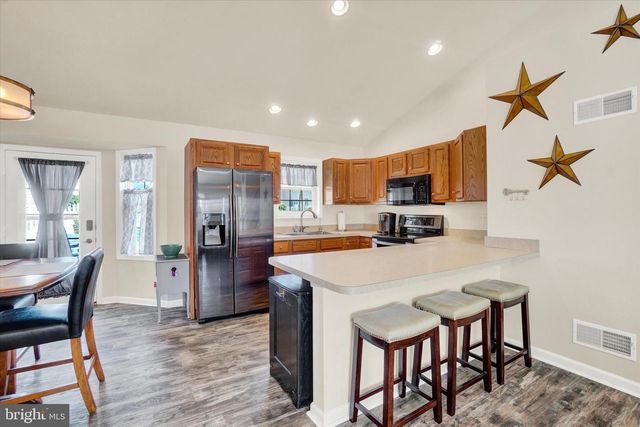 2202 WEEPING WILLOW LN, Mount Joy, PA 17552