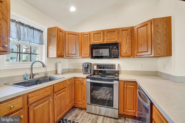 2202 WEEPING WILLOW LN, Mount Joy, PA 17552