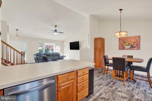 2202 WEEPING WILLOW LN, Mount Joy, PA 17552