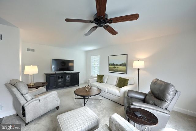 604 BARTLETT DR, Dallastown, PA 17313