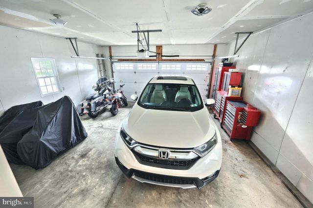 604 BARTLETT DR, Dallastown, PA 17313