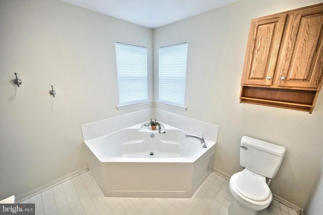 604 BARTLETT DR, Dallastown, PA 17313