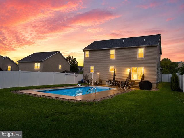 604 BARTLETT DR, Dallastown, PA 17313