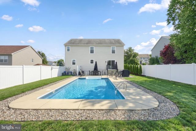 604 BARTLETT DR, Dallastown, PA 17313