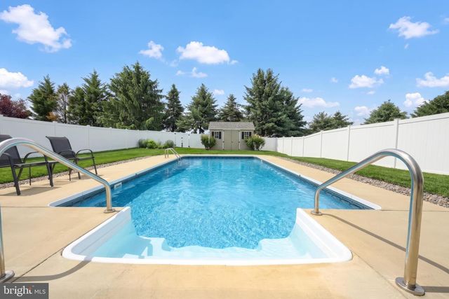 604 BARTLETT DR, Dallastown, PA 17313