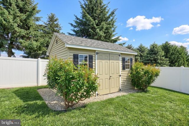 604 BARTLETT DR, Dallastown, PA 17313