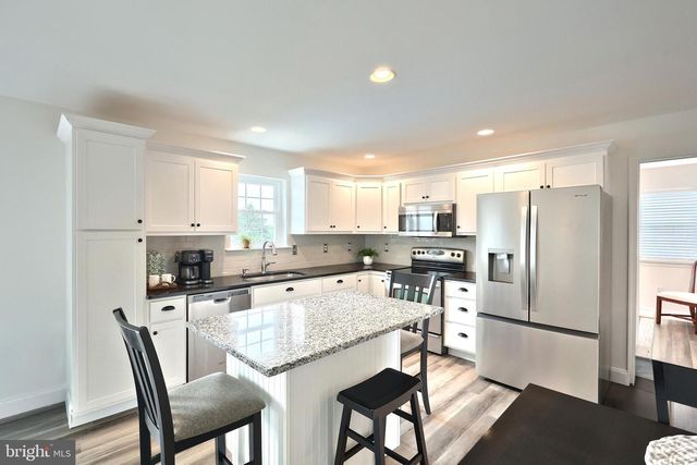 604 BARTLETT DR, Dallastown, PA 17313