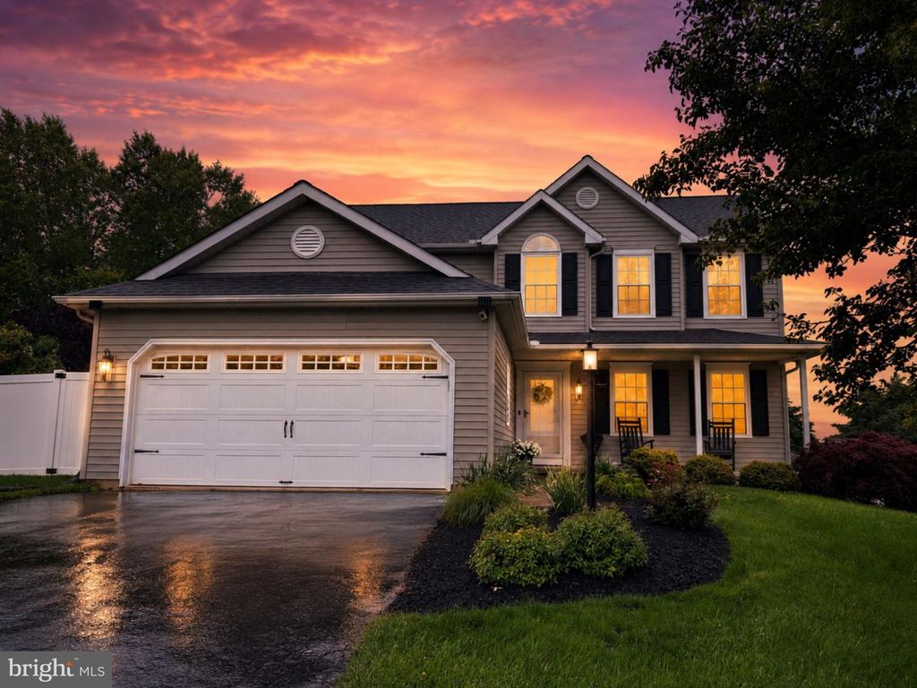 604 BARTLETT DR, Dallastown, PA 17313