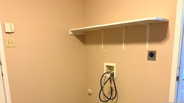 5451 Champions Hill, San Antonio, TX 78233