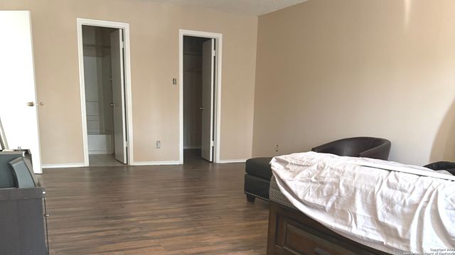 5451 Champions Hill, San Antonio, TX 78233