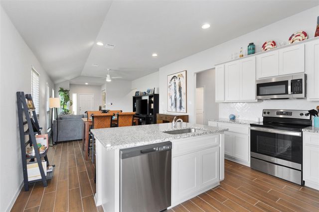 208 Blue Agate CT, Jarrell, TX 76537