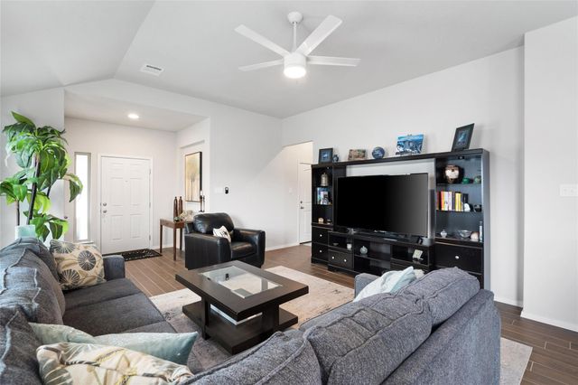 208 Blue Agate CT, Jarrell, TX 76537