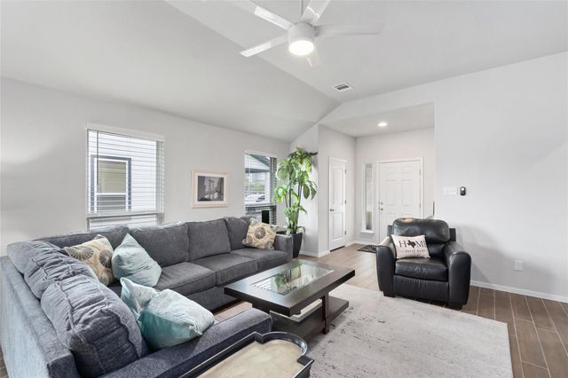 208 Blue Agate CT, Jarrell, TX 76537