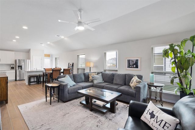 208 Blue Agate CT, Jarrell, TX 76537