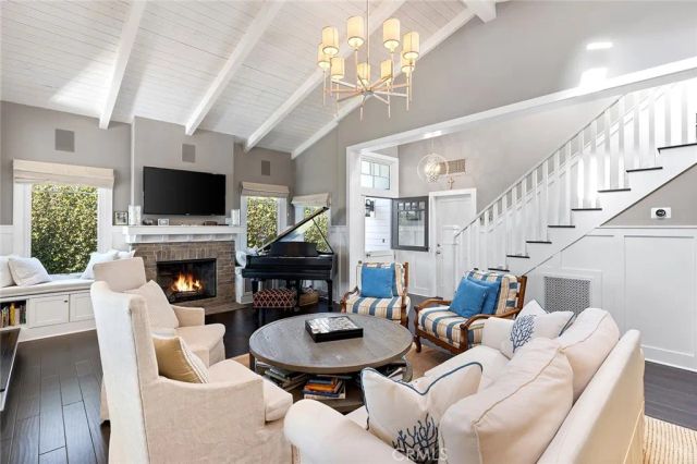 26 S Portola, Laguna Beach, CA 92651