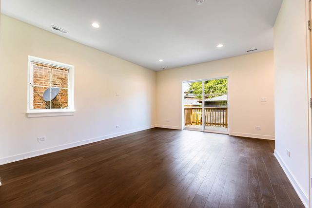 2832 W WILCOX Street, Chicago, IL 60612
