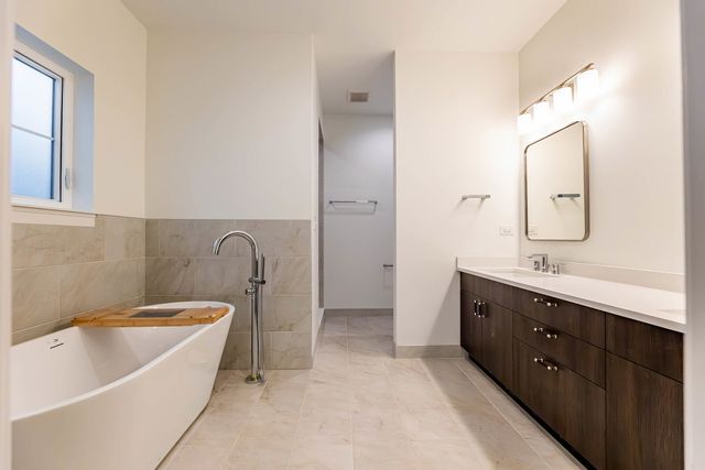 2832 W WILCOX Street, Chicago, IL 60612