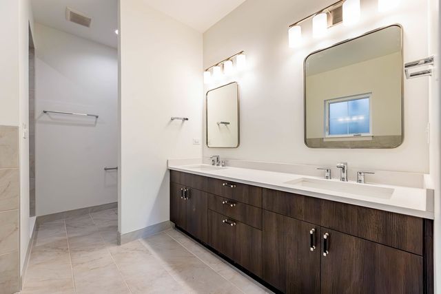 2832 W WILCOX Street, Chicago, IL 60612