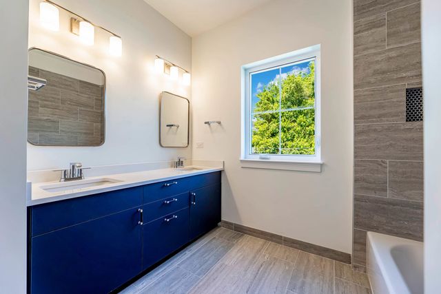 2832 W WILCOX Street, Chicago, IL 60612