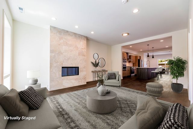2832 W WILCOX Street, Chicago, IL 60612
