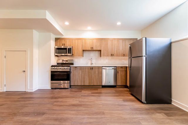 2832 W WILCOX Street, Chicago, IL 60612