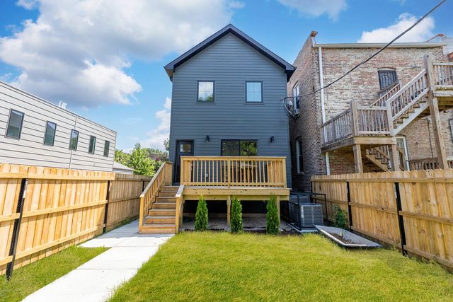 2832 W WILCOX Street, Chicago, IL 60612
