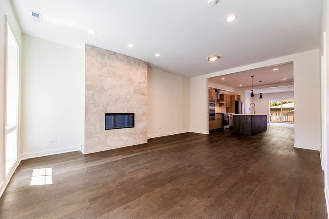 2832 W WILCOX Street, Chicago, IL 60612
