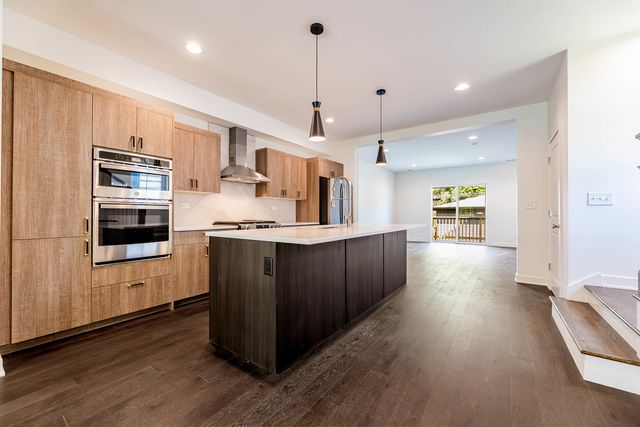 2832 W WILCOX Street, Chicago, IL 60612