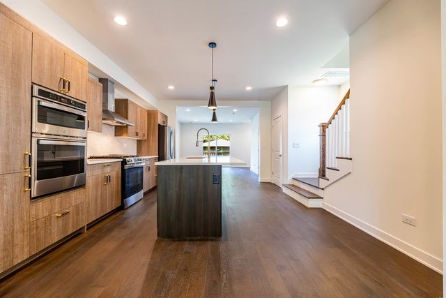 2832 W WILCOX Street, Chicago, IL 60612
