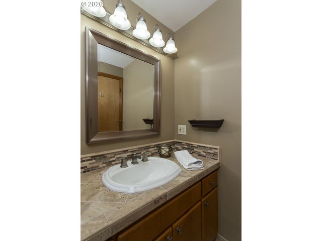 12641 Sw OVERGAARD St, Portland, OR 97224