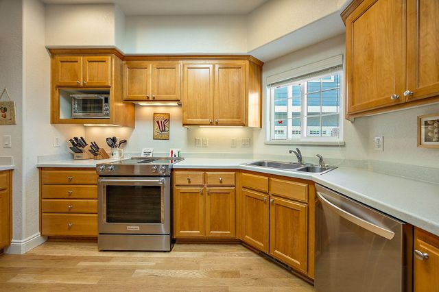 2096 Creek Drive, Ashland, OR 97520