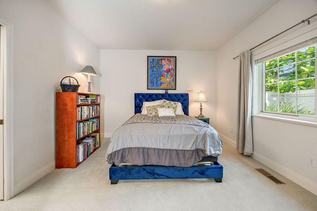 2096 Creek Drive, Ashland, OR 97520