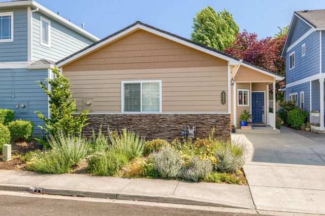 2096 Creek Drive, Ashland, OR 97520