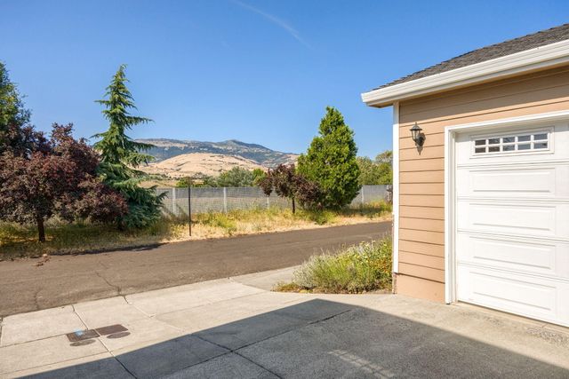 2096 Creek Drive, Ashland, OR 97520