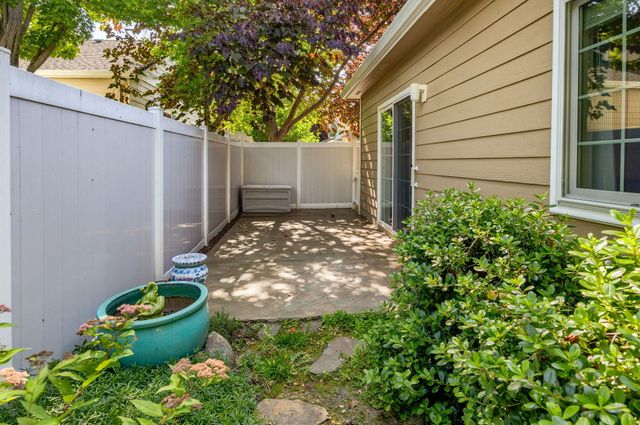 2096 Creek Drive, Ashland, OR 97520