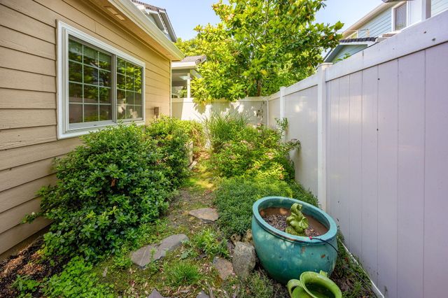 2096 Creek Drive, Ashland, OR 97520