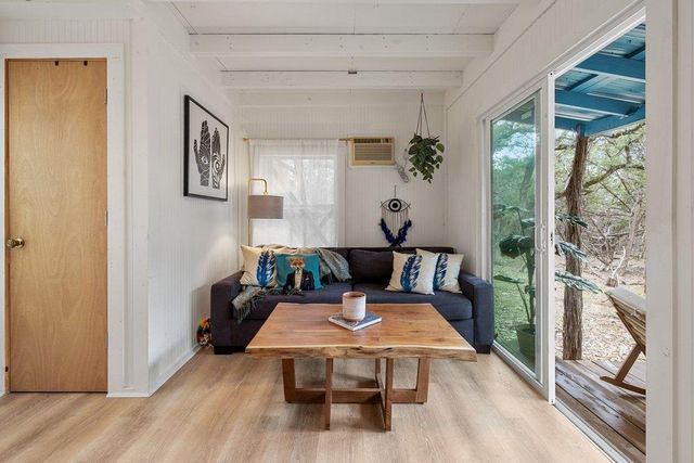 321 Lea LN, Wimberley, TX 78676