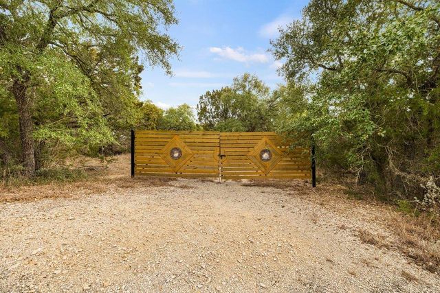 321 Lea LN, Wimberley, TX 78676