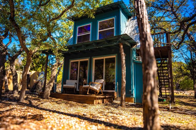 321 Lea LN, Wimberley, TX 78676