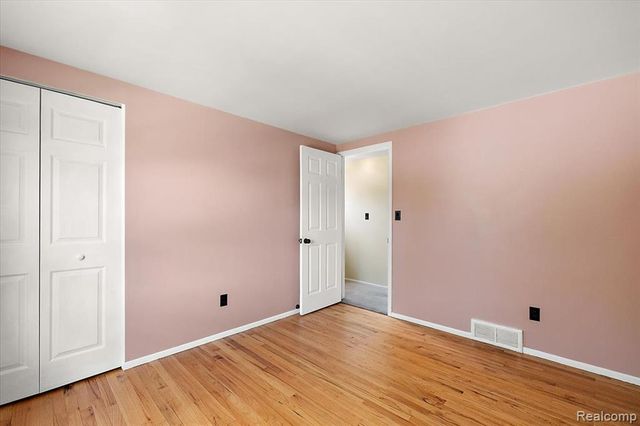 754 W Baker Avenue, Commerce Twp, MI 48017