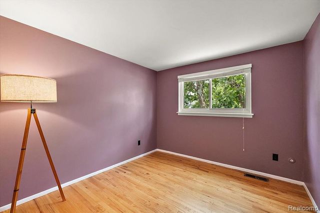 754 W Baker Avenue, Commerce Twp, MI 48017